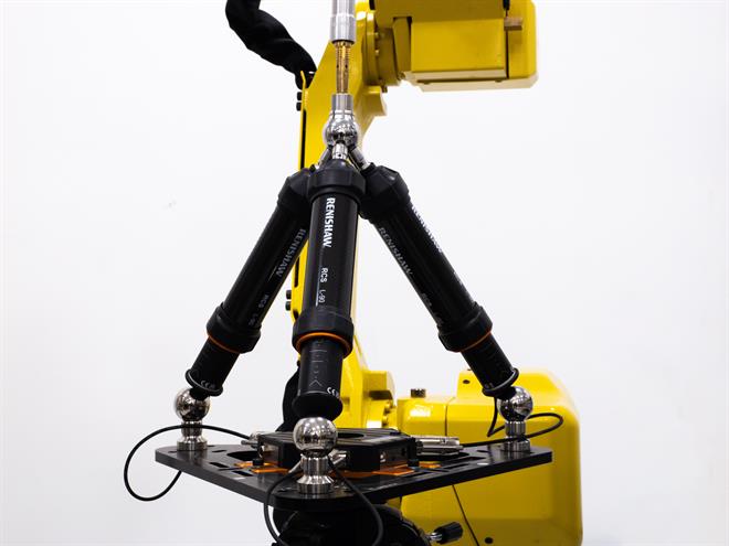 Sistema de diagnóstico de robots para automatización industrial de Renishaw, el RCS T-90, instalado en una célula robótica en funcionamiento.