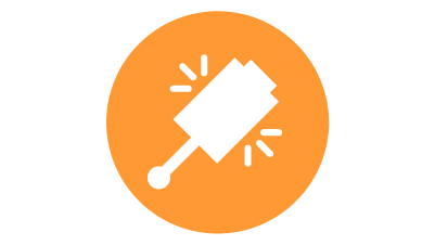 Icono blanco de una sonda óptica para inspección de automatización industrial durante el proceso rodeado por un círculo naranja
